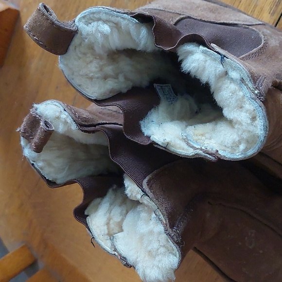 Vintage UGG Chelsea Boots *Final Price* - Picture 9 of 12